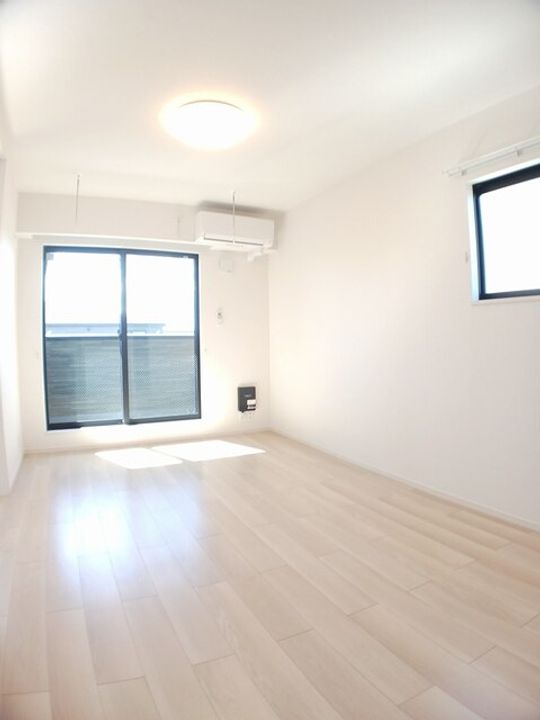 ラ メゾン豊城Bの居間