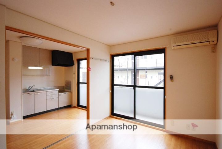 群馬県高崎市筑縄町の賃貸アパートの居間