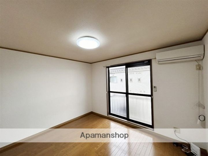 ボナールヒキダの居間