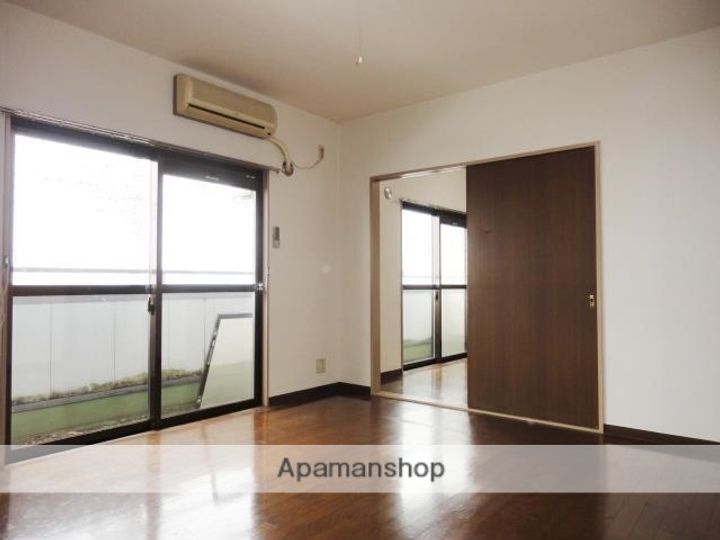 タンジェロワの居間