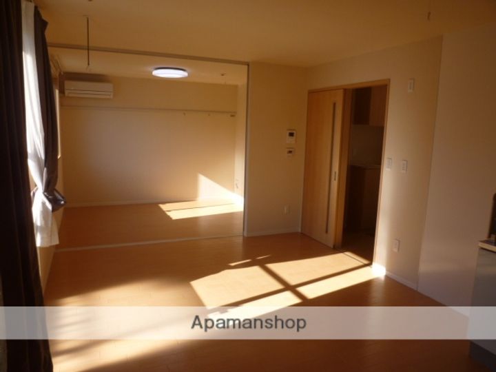 群馬県高崎市東貝沢町2丁目の賃貸アパートの居間