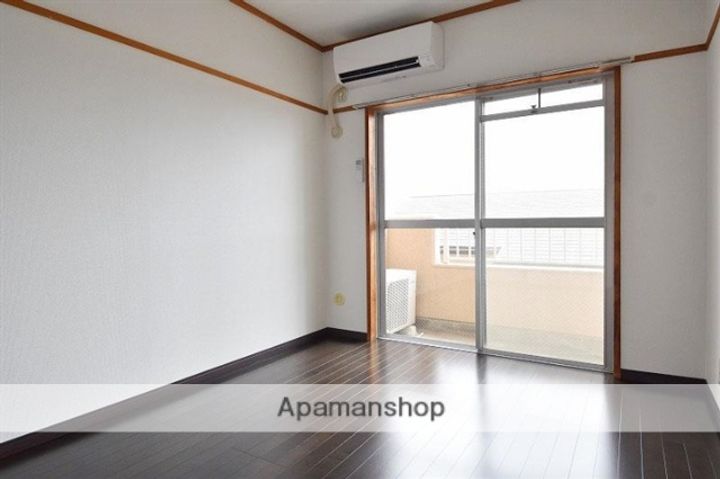 ソシアル87の居間