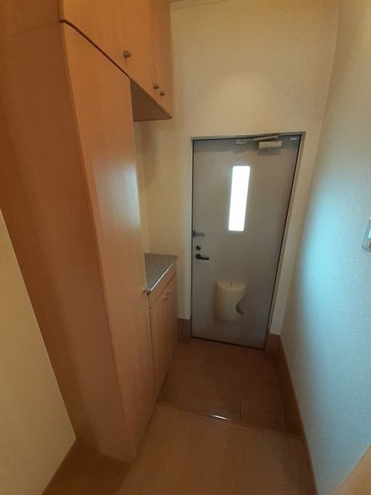 クレアトゥール Bの玄関