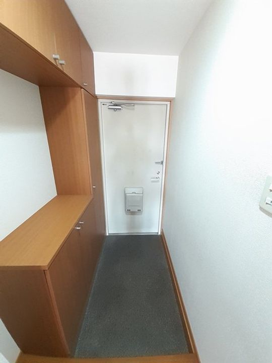 グランドレジデンスの玄関