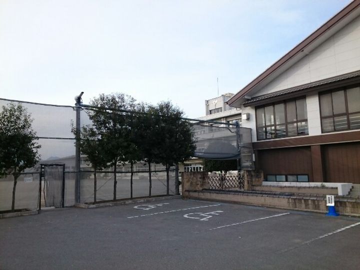 リュブミラーカ Ⅲの周辺