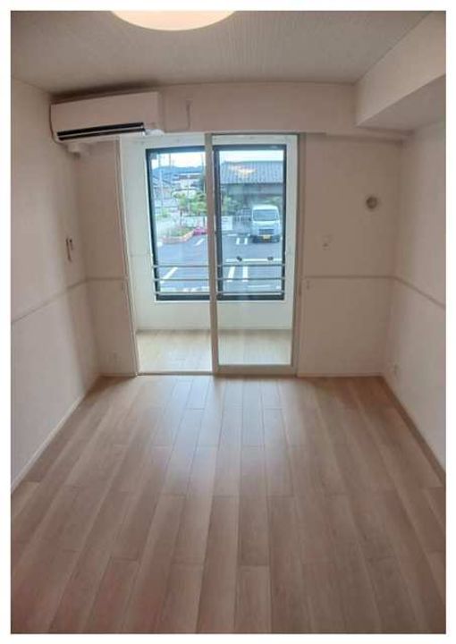 カメリア 塩川 Cの居間