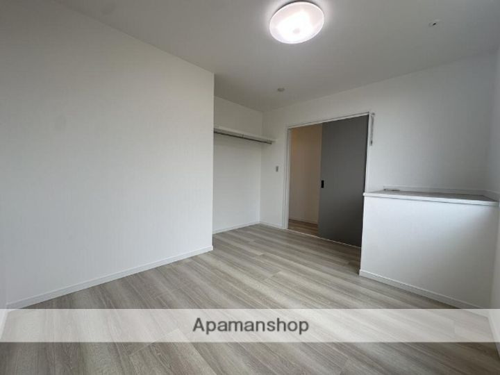 群馬県高崎市井野町の賃貸アパートの居間