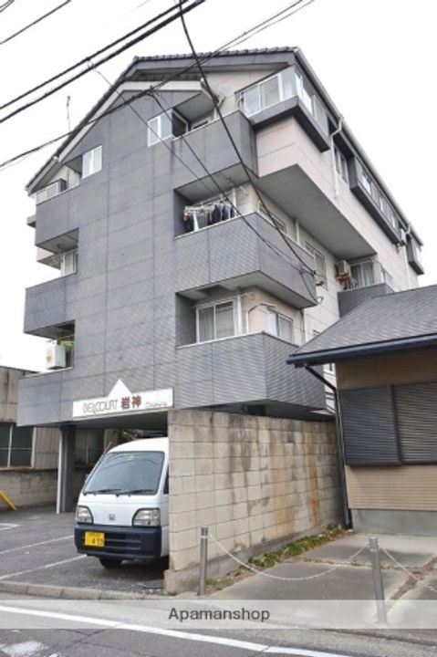 群馬県前橋市岩神町2丁目の賃貸マンションの外観