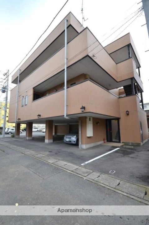 群馬県前橋市下小出町2丁目の賃貸マンションの外観