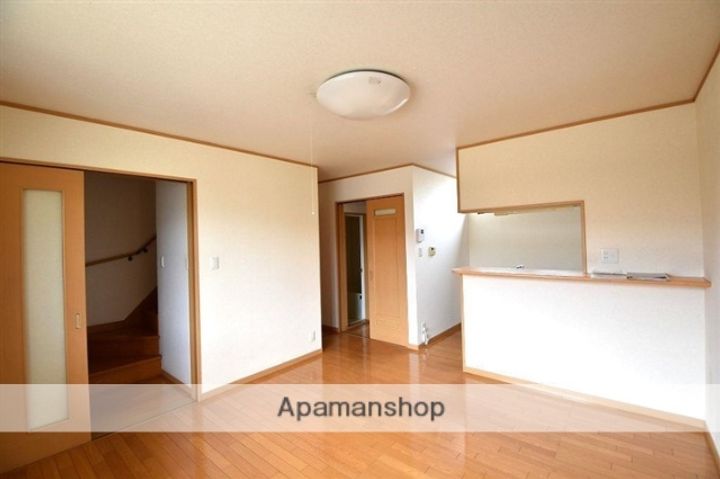 アヴニール・エムR2の居間