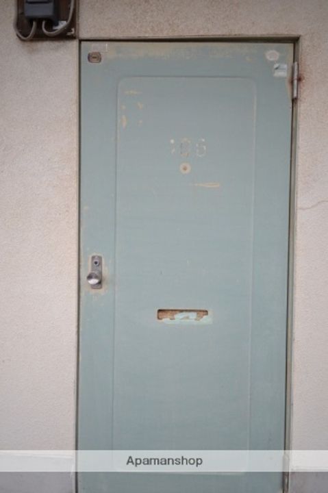 伊井マンションの玄関