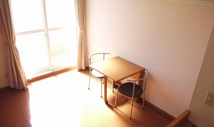 レオパレスシティパルBの居間