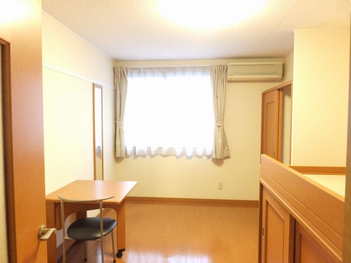 レオパレス三丁田の居間
