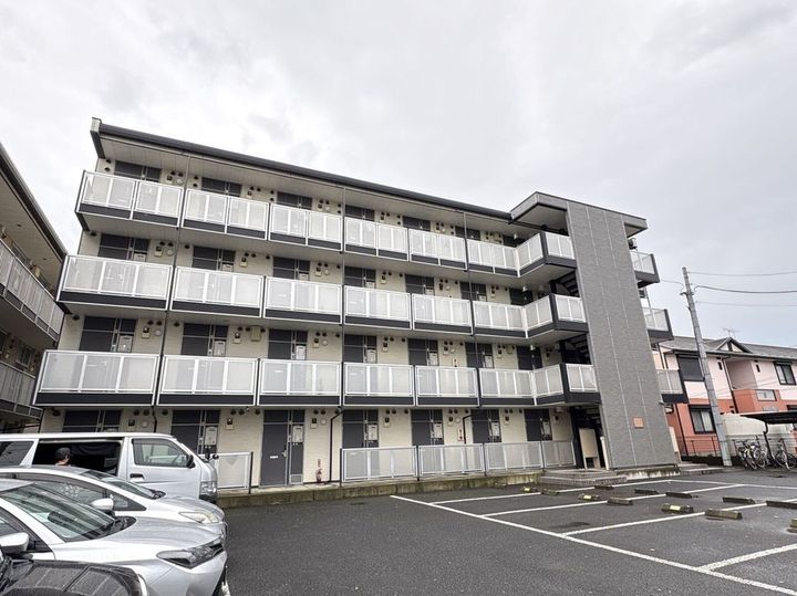 レオパレスラ ソワの外観