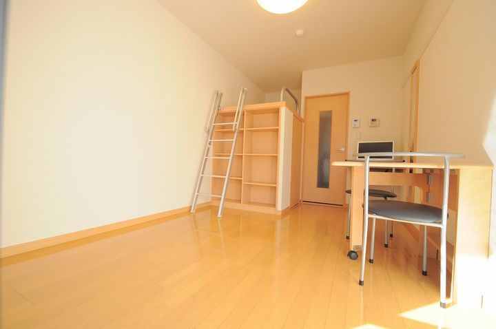 レオパレスラ ソワの居間