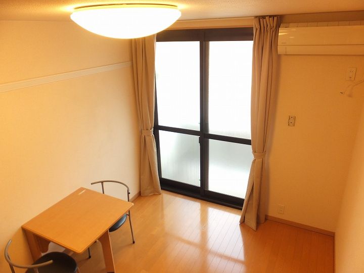 レオパレスラ ソワの居間