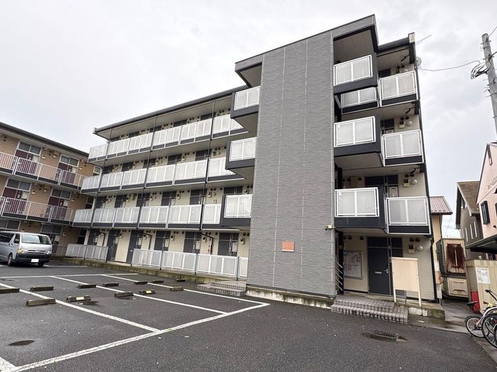 レオパレスラ ソワの外観