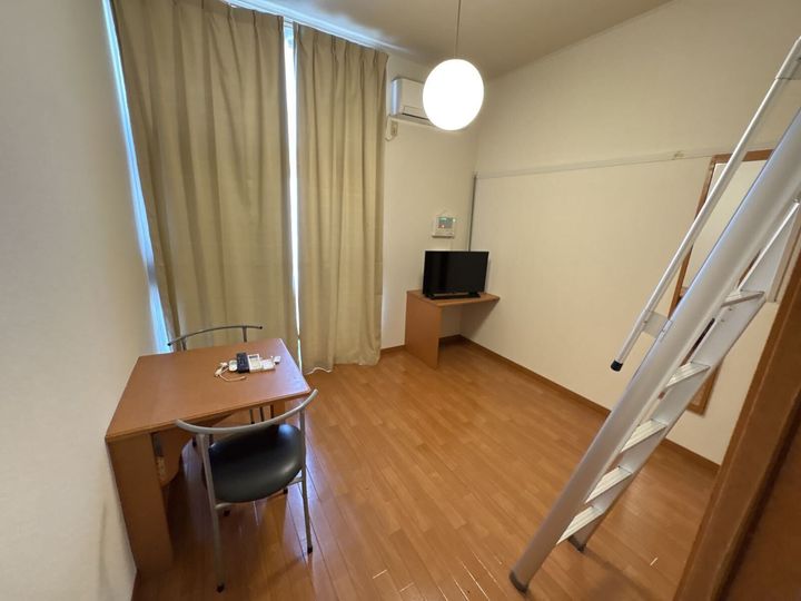 レオパレスバックスの居間