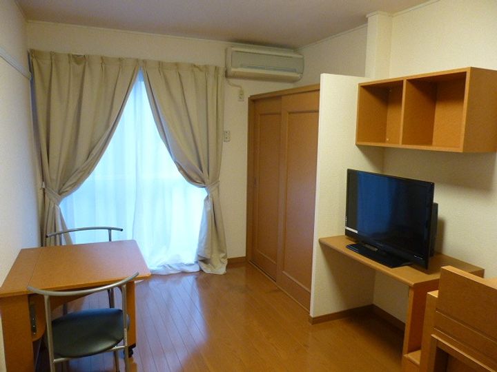 レオパレスEASEⅠの居間