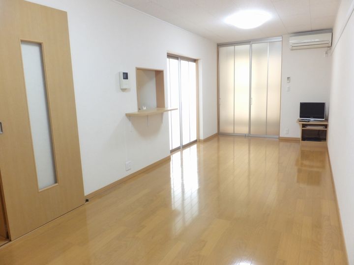 レオパレスアザミの居間