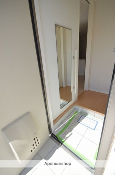 群馬県前橋市元総社町の賃貸アパートの玄関