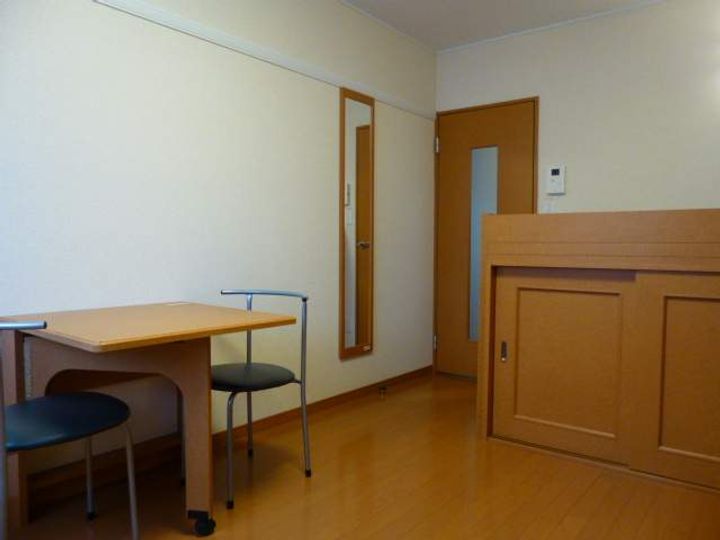 レオパレス山王の居間