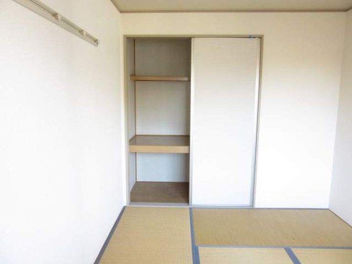 ロイヤルビュー太田 Aの内装