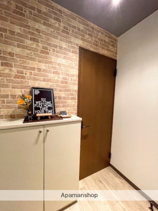 フレックスホーム藤生102の玄関
