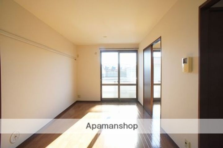 シャーメゾン中野A202の居間