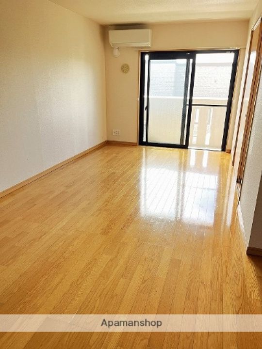 ビクトリーマンション203の居間