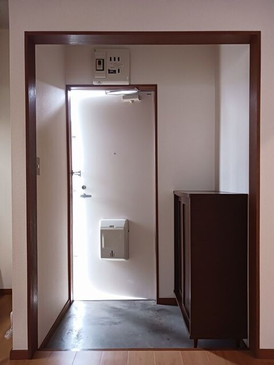 カーサ八幡林の玄関