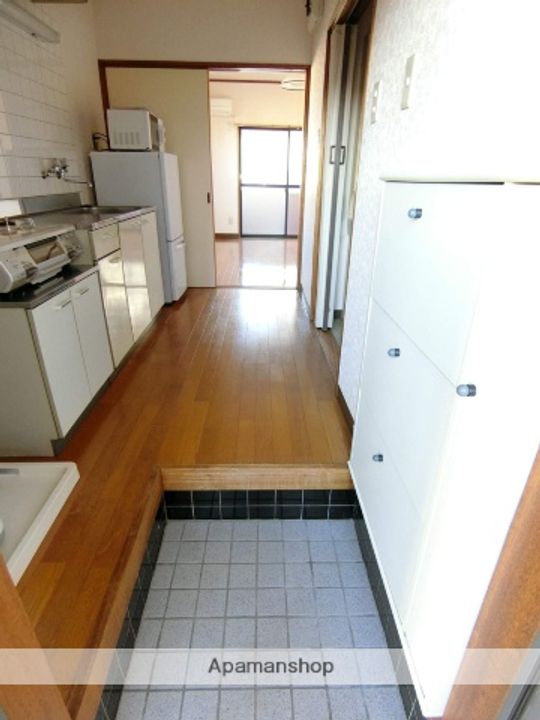 群馬県邑楽郡大泉町仙石1丁目の賃貸アパートの玄関