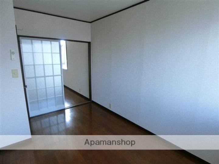 メゾンソレイユ202の居間