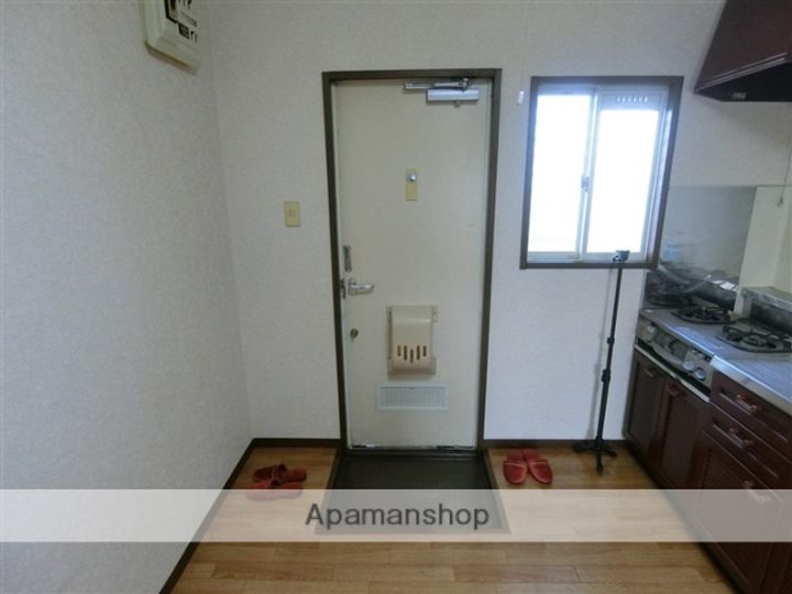 メゾンソレイユ202の玄関