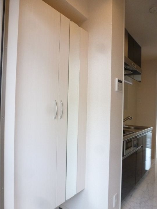 DーROOM24 Bの玄関