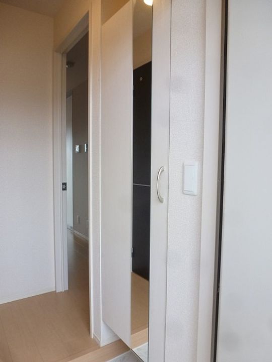 フロンティアFの玄関