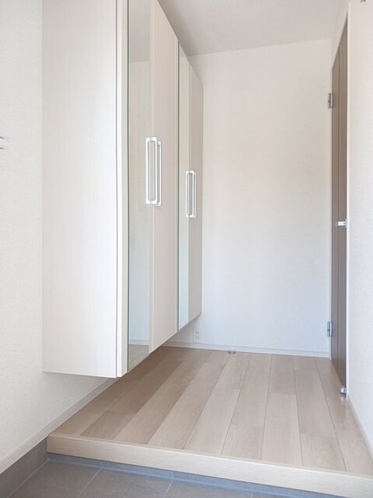 ヴィラ セレーノBの玄関