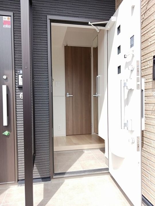 クルールEの玄関