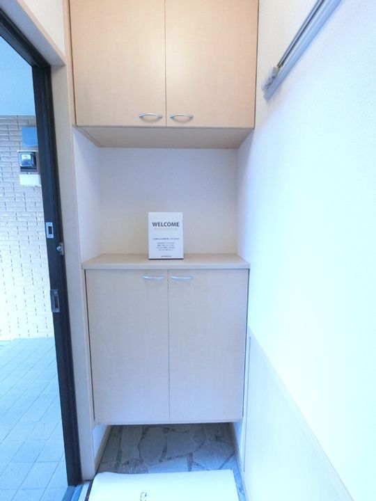 アヴェニール ABの玄関