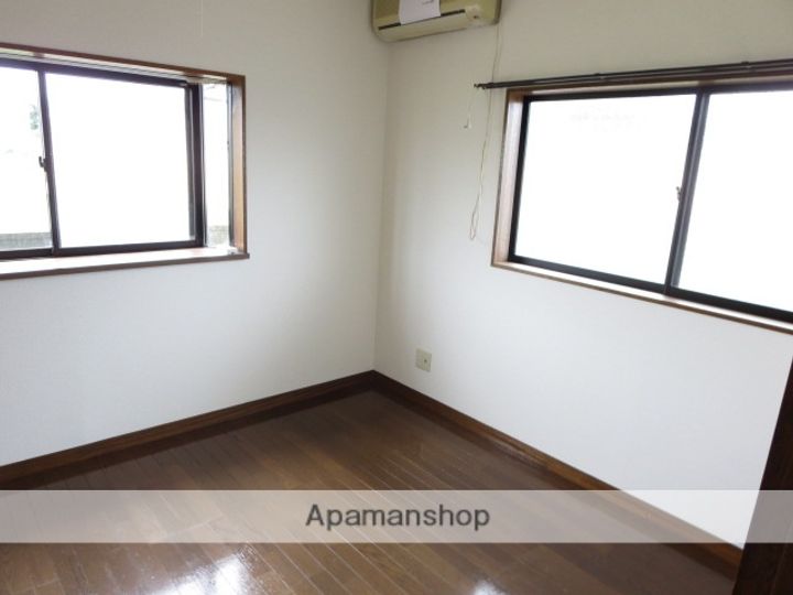 ロイヤルハイツ202の居間