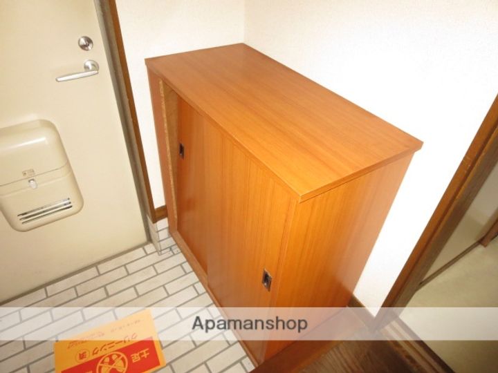 ロイヤルハイツ202の玄関