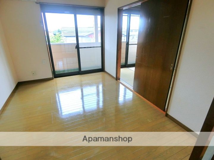 スペースタウン薮塚の居間