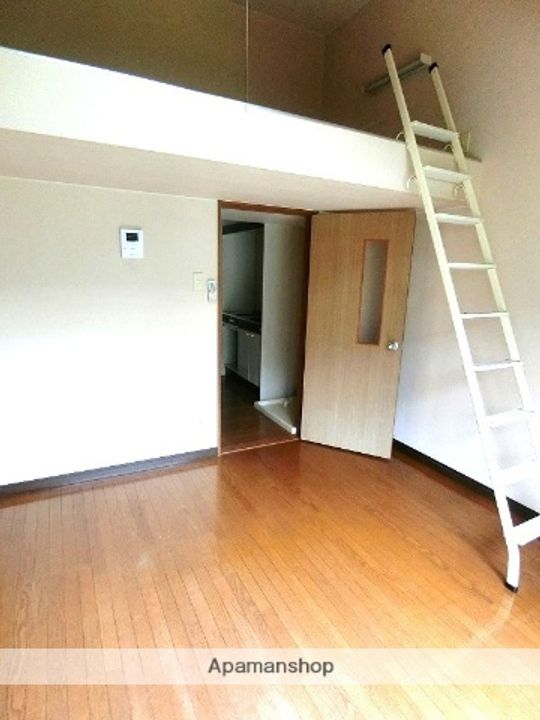 バイエス・サラクボの居間