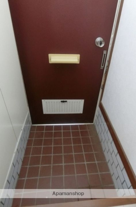 ハイツ三幸プレイス新里A105の玄関