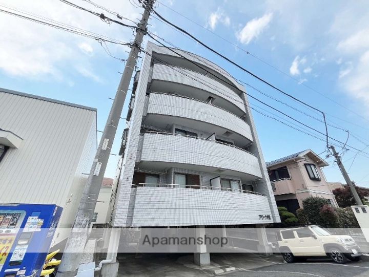 アリーナ中妻402の外観