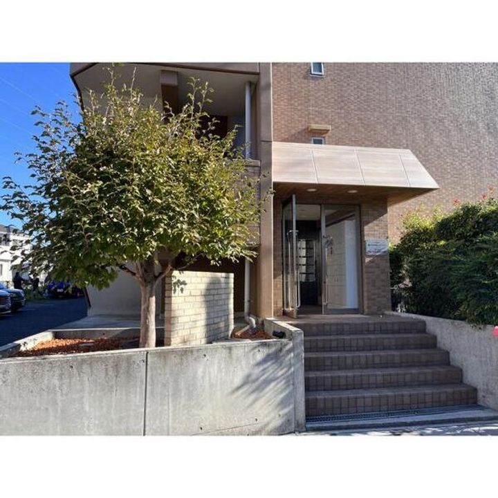 キングホームズ1番館の外観