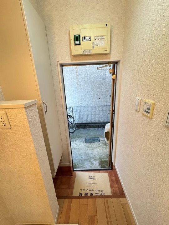 キャメル大成D棟106の玄関