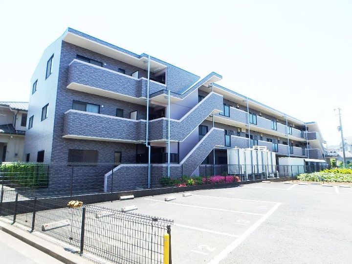 サンプレミール浦和の外観