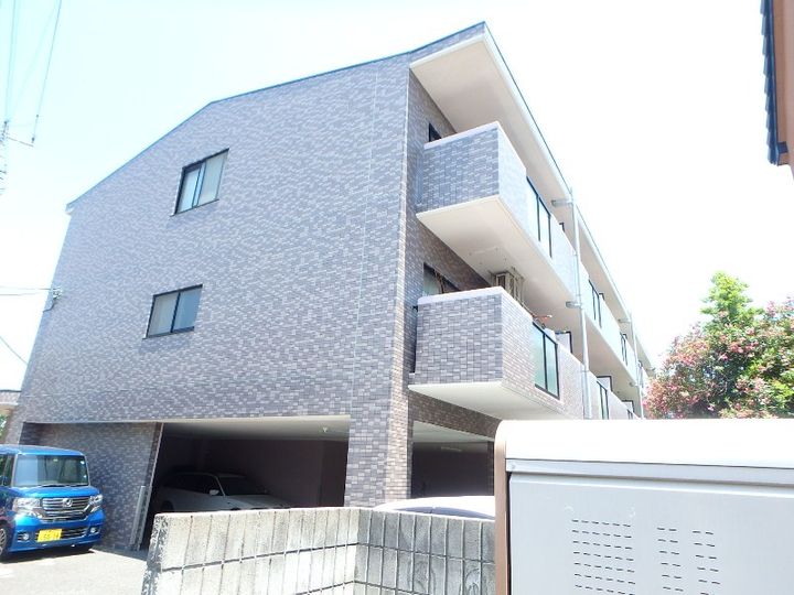 サンプレミール浦和の外観