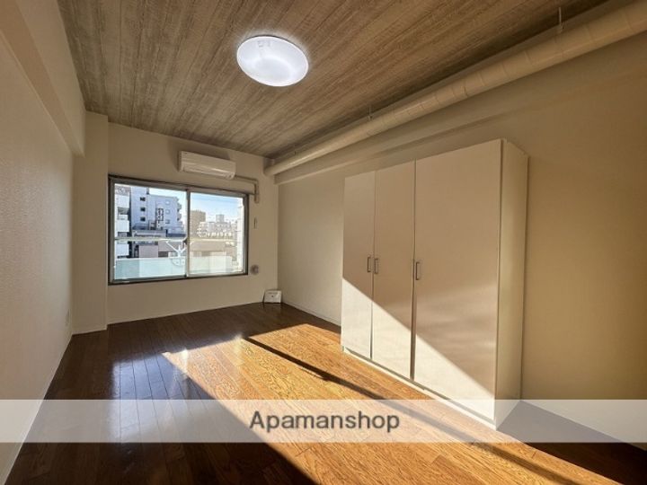 埼玉県蕨市中央1丁目の賃貸マンションの居間